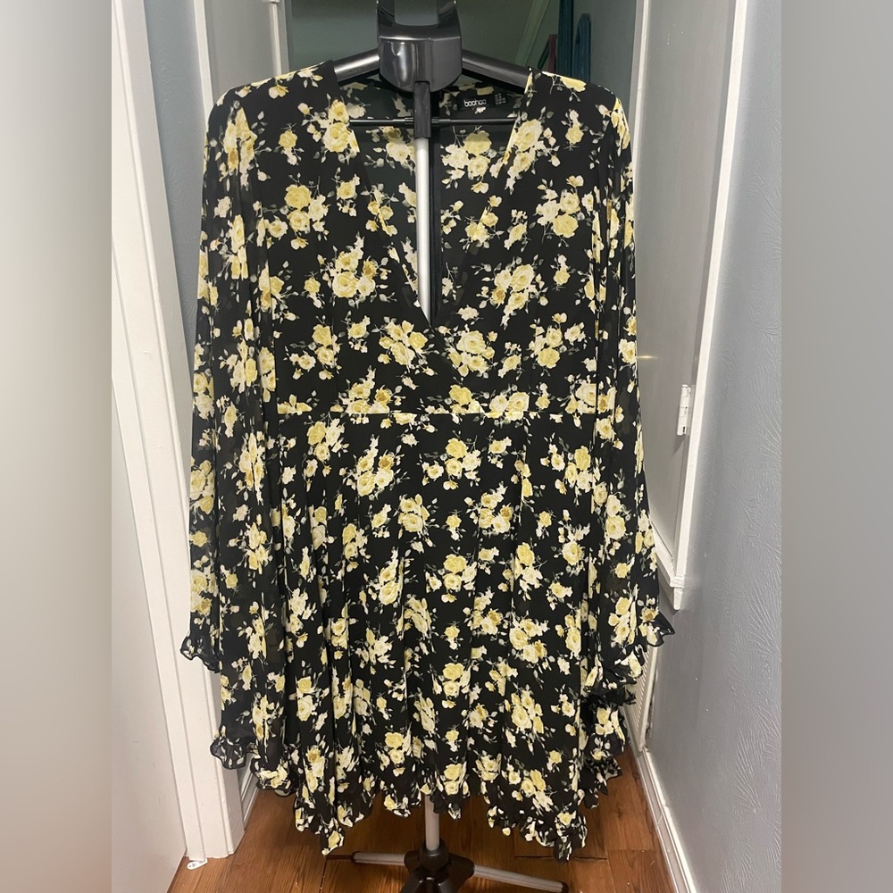 Boohoo Plus Black and Yellow Floral Wide Sleeve Skater Dress Size 16 - Picture 8 of 10